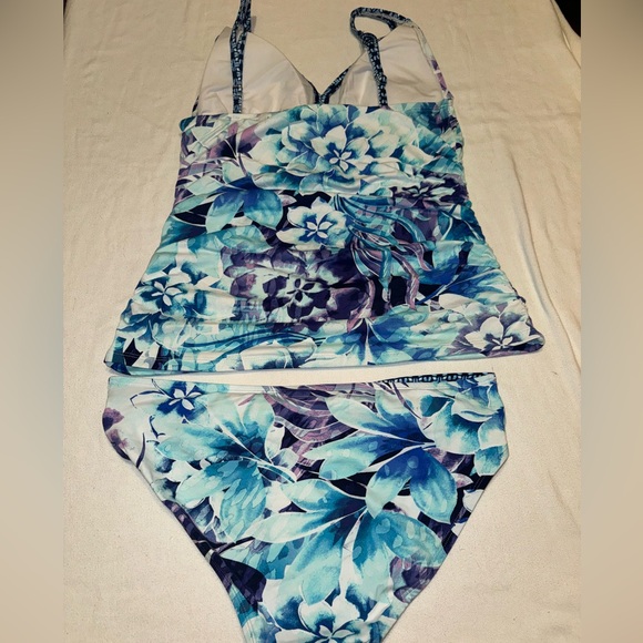 Women’s 2pc Bathing suit - Picture 2 of 6